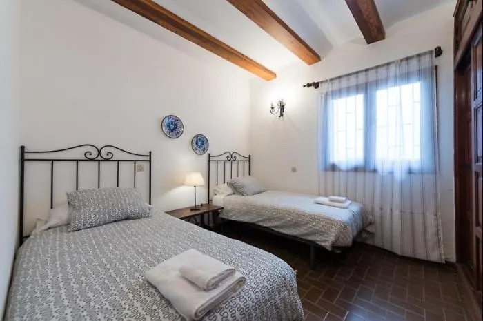 Holiday home Vivelorural Casa En Arucas Para Grupos Con Piscina Spain