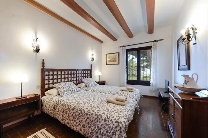 Holiday home Vivelorural Casa En Arucas Para Grupos Con Piscina Spain