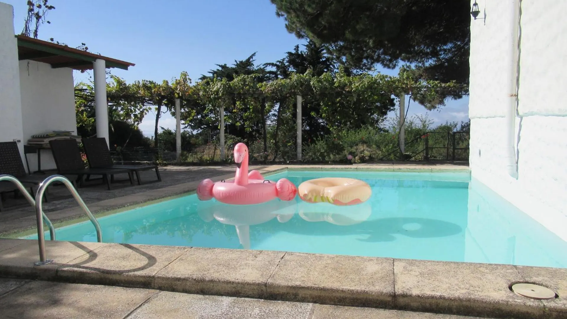 Holiday home Vivelorural Casa En Arucas Para Grupos Con Piscina Spain